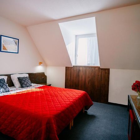 Hotel Le Montaigu Люс-Сен-Совёр Экстерьер фото