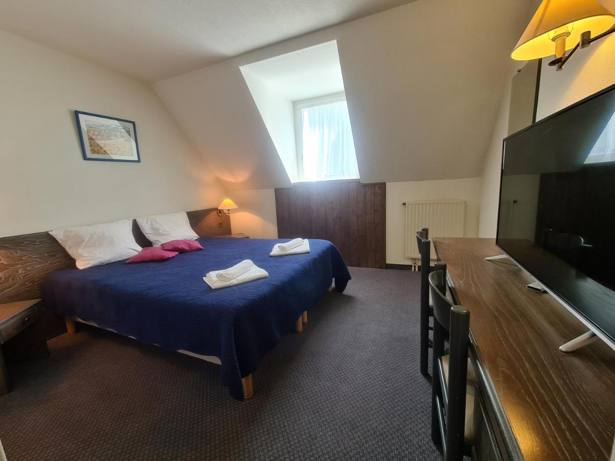 Hotel Le Montaigu Люс-Сен-Совёр Экстерьер фото