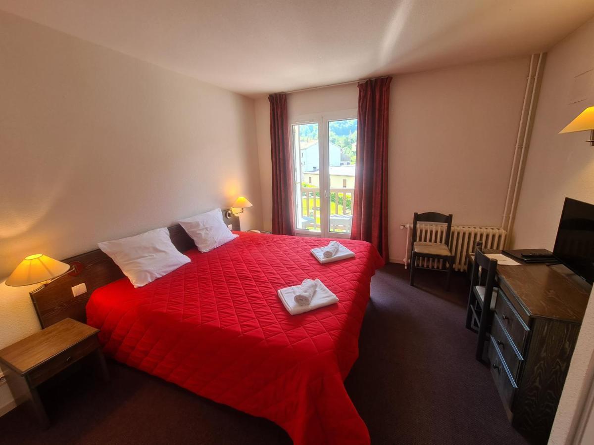 Hotel Le Montaigu Люс-Сен-Совёр Экстерьер фото